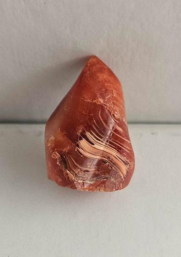 Carneool fakkelkristal beschikbaar voor biedingen
