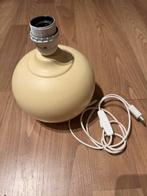 Mooie bolvoet in een mat zandgele kleur, Ophalen of Verzenden, Nieuw, Minder dan 50 cm