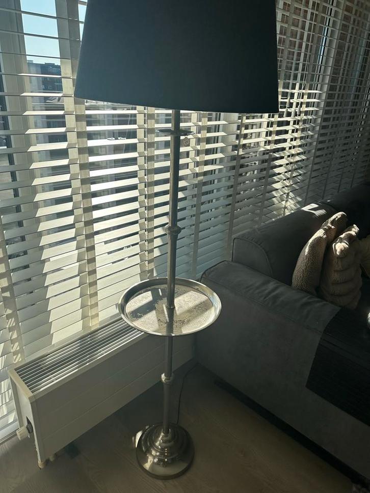 Riviera Maison Schemerlamp met Dienblad, Huis en Inrichting, Lampen | Vloerlampen, Gebruikt, 100 tot 150 cm, Metaal, Ophalen