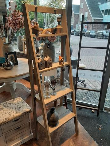 Decoratie ladder / boekenrek beschikbaar voor biedingen