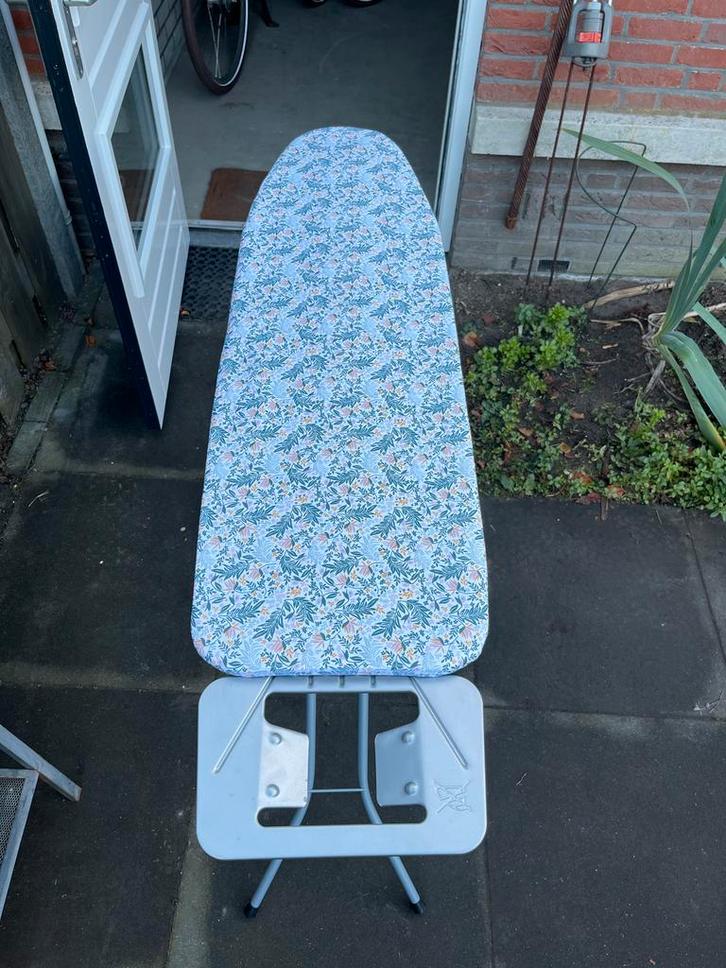 Strijkplank met leuke print, Witgoed en Apparatuur, Strijkijzers en Strijkplanken, Zo goed als nieuw, Strijkijzer met snoer, Ophalen
