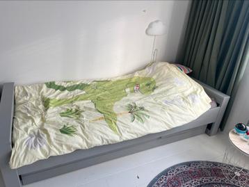 Woood bed 1 persoons beschikbaar voor biedingen