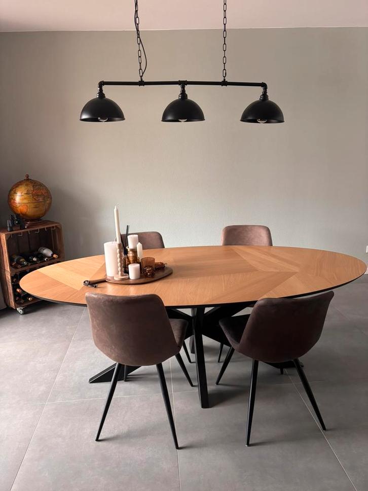 Mooie ovale eettafel met visgraatmotief, Huis en Inrichting, Tafels | Eettafels, Zo goed als nieuw, 100 tot 150 cm, 200 cm of meer