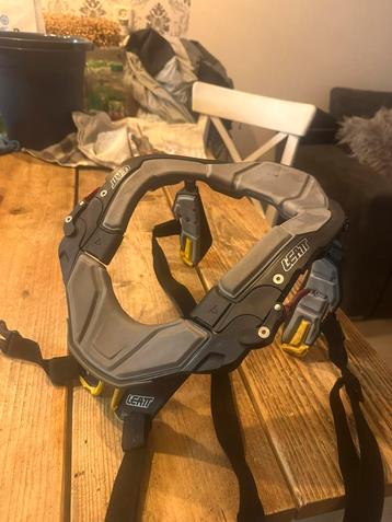  Neckbrace XL en 2x bodyprotector  beschikbaar voor biedingen