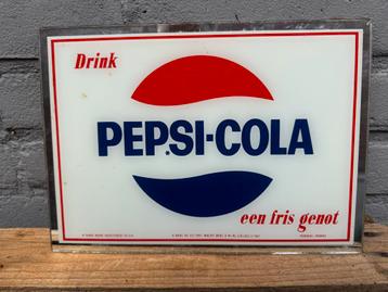 Pepsi-Cola Reclamebord Vintage Een Fris Genot 1967 beschikbaar voor biedingen