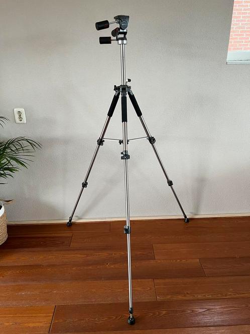 Degelijk statief 905YT, Audio, Tv en Foto, Fotografie | Statieven en Balhoofden, Gebruikt, Driepoot, 150 tot 175 cm, Met balhoofd