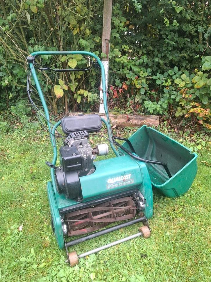 Qualcast Petrol  43s  grasmaaier (benzine), Tuin en Terras, Grasmaaiers, Gebruikt, Benzine-grasmaaier, 40 t/m 49 cm, Kooimesmaaier