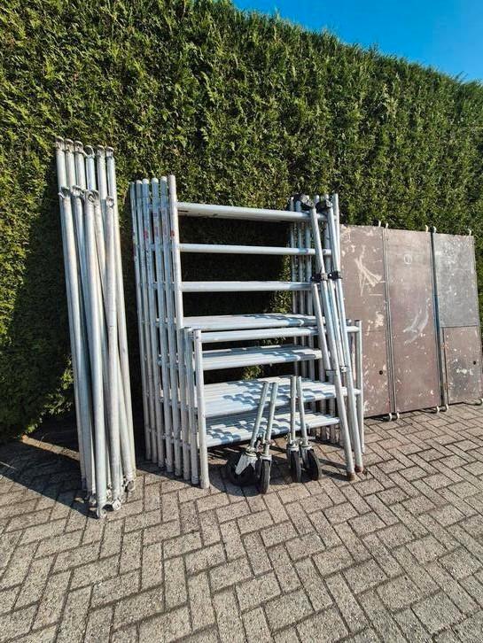 Mooi aluminium rolsteiger 8.2 werkhoogte, Doe-het-zelf en Verbouw, Steigers, Gebruikt, Rolsteiger of Kamersteiger, 5 meter of hoger