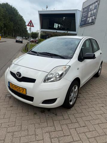 Toyota Yaris 1.0 12V Acces Vvt-i 5DR Terra 2011 Wit beschikbaar voor biedingen