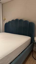 Velvet turquoise/blauw bed van MADE, Huis en Inrichting, Slaapkamer | Bedden, Ophalen, Blauw, 140 cm, Zo goed als nieuw