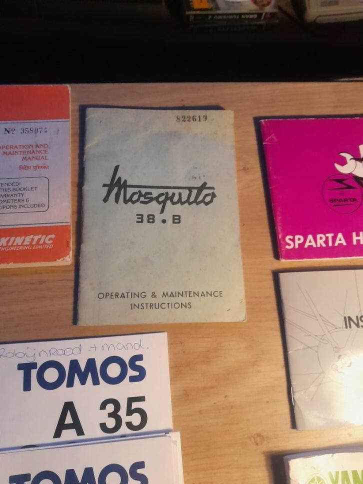 Mosquito bromfietsboekje, Fietsen en Brommers, Handleidingen en Instructieboekjes, Gebruikt, Ophalen