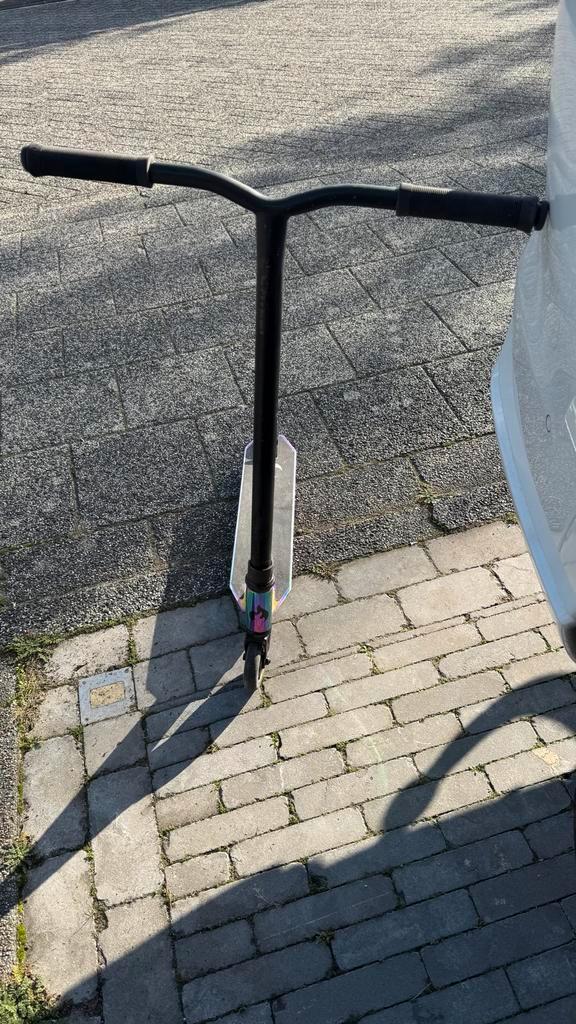 Chilli Stuntstep Rocky Neochrome - Perfect voor tricks!, Fietsen en Brommers, Steps, Gebruikt, Gewone step, Ophalen of Verzenden