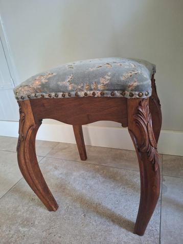 Antiek Voetenbankje / Pianokrukje beschikbaar voor biedingen