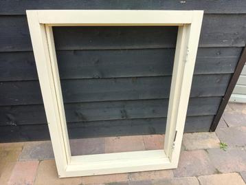 Hardhouten kozijn 78x98 cm met raam  beschikbaar voor biedingen
