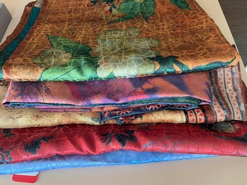 5 zijden sjaals groot maart for 4 EUR ps, Kleding | Dames, Mutsen, Sjaals en Handschoenen, Nieuw, Sjaal, Maat 46/48 (XL) of groter