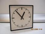 stationsklok 14,5/14,5 cm werking onbekend (364), Huis en Inrichting, Ophalen of Verzenden, Gebruikt, Analoog, Overige typen
