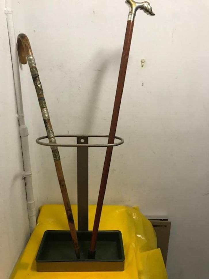 Industriële paraplu standaard met kunststof lekbak., Antiek en Kunst, Kunst | Designobjecten, Ophalen of Verzenden