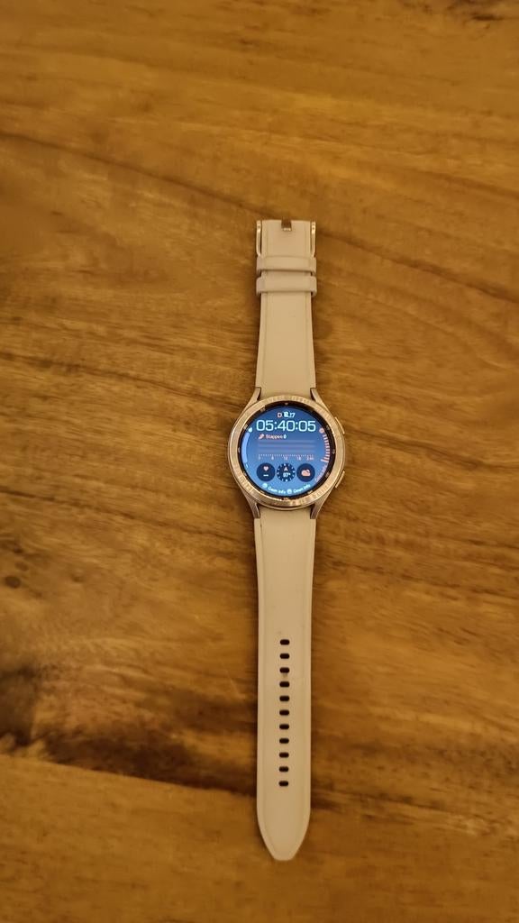 Samsung Galaxy Watch 4 Classic - Topstaat!, Sieraden, Tassen en Uiterlijk, Smartwatches, Zo goed als nieuw, Android, Zilver, Afstand
