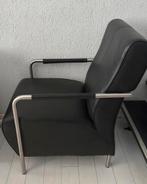 Zwarte leren fauteuil met metalen frame, Huis en Inrichting, Fauteuils, Ophalen, Minder dan 75 cm, Leer, Zo goed als nieuw