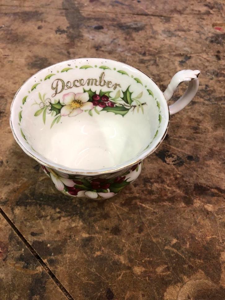 Royal Albert December Kop, Antiek en Kunst, Antiek | Servies compleet, Ophalen of Verzenden