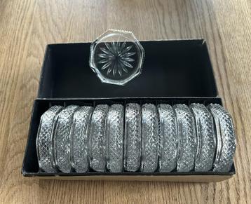 antiek en glas beschikbaar voor biedingen