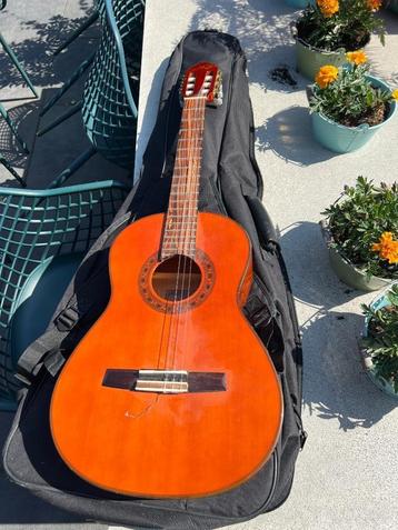 Gitaar beschikbaar voor biedingen