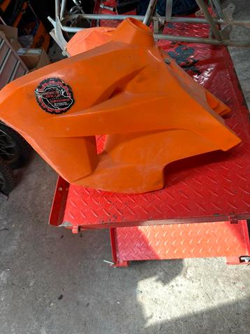 Ktm Tank beschikbaar voor biedingen