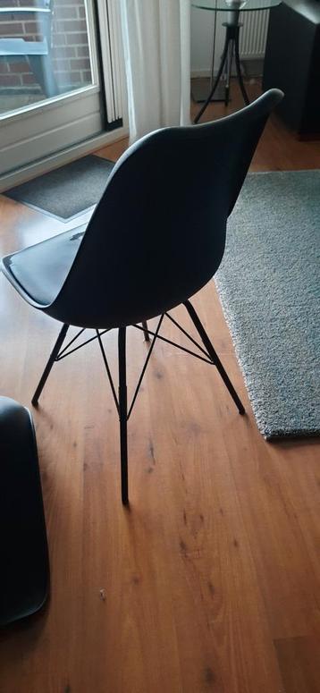 KEUKENSTOELEN 2 STUKS GRATIS