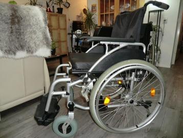 2 rolstoelen van aluminium inklapbaar en anti lek banden beschikbaar voor biedingen