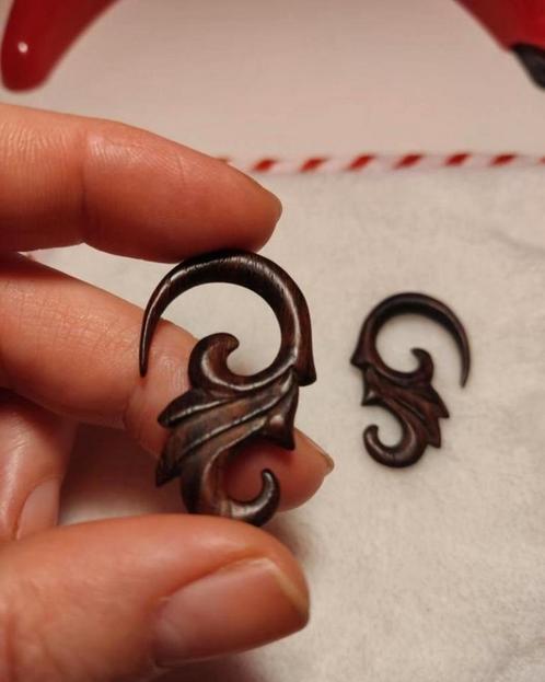 Piercings 4 mm set:, Sieraden, Tassen en Uiterlijk, Oorbellen, Gebruikt, Overige materialen, Ophalen of Verzenden