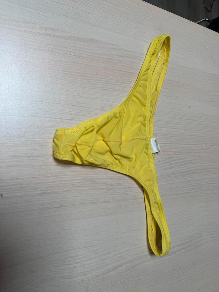 Heren String - Maat M, Kleding | Heren, Ondergoed, Geel, Ophalen of Verzenden