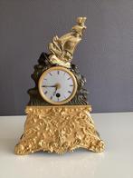 Kleine bronzen pendule. met touwtjes slinger, Antiek en Kunst, Ophalen of Verzenden