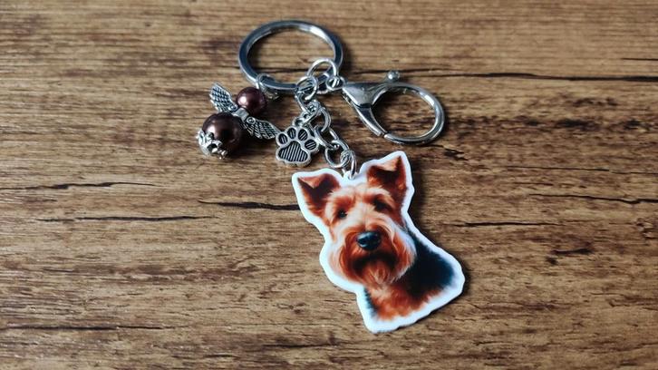 Sleutelhanger Airedale terriër groot met beschermengeltje, Hobby en Vrije tijd, Overige Hobby en Vrije tijd, Nieuw, Verzenden