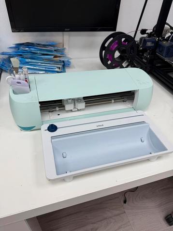 Cricut Explore 3 + Vinyl - Complete Set! beschikbaar voor biedingen