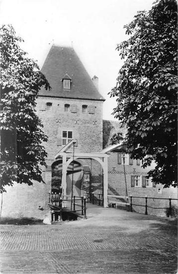 (377-340-005) Doorwerth Kasteel Doorwerth beschikbaar voor biedingen