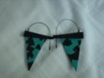 Groen met zwarte oorbellen, Overige materialen, Ophalen of Verzenden, Groen, Hangers