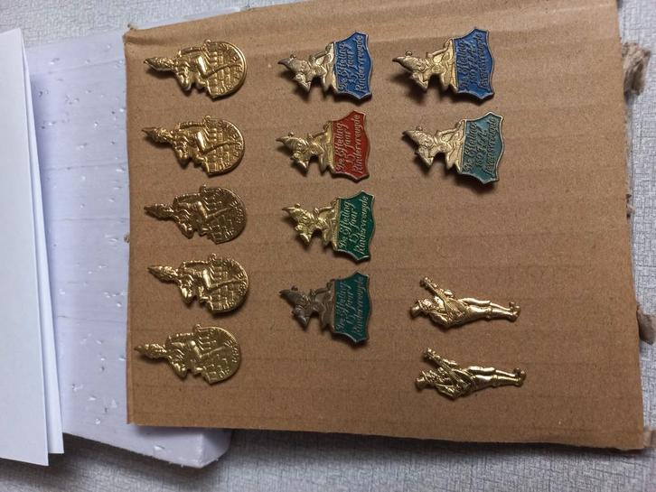 Diverse speltjes van "De Efteling",, Verzamelen, Speldjes, Pins en Buttons, Zo goed als nieuw, Overige onderwerpen, Ophalen of Verzenden