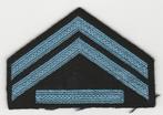 Streep / Chevron Kon Luchtmacht KLu - Korporaal 1e klasse, Ophalen of Verzenden, Luchtmacht, Nederland, Embleem of Badge