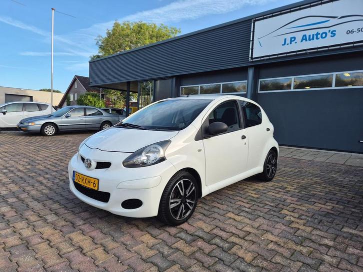 Toyota Aygo 1.0-12V Now NIEUWE APK AIRCO, Auto's, Toyota, Bedrijf, Te koop, Aygo, ABS, Airbags, Airconditioning, Centrale vergrendeling