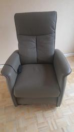 Fauteuil met relax Domano elektrisch sta-op taupe grijs, Huis en Inrichting, Fauteuils, Ophalen, Metaal, Zo goed als nieuw, Sta op stoel