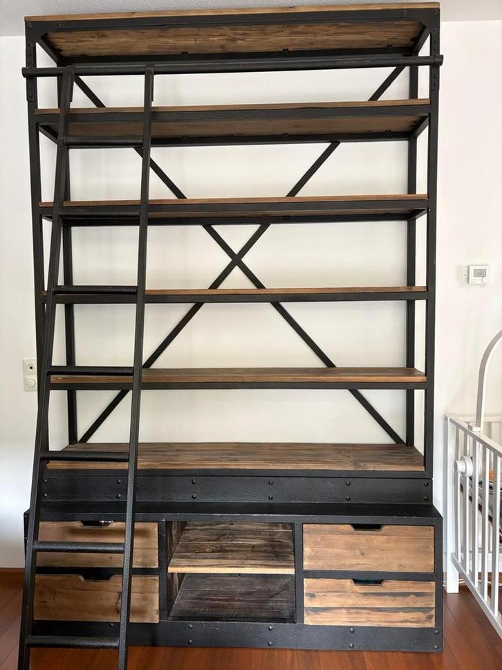 Kast met ladder, Huis en Inrichting, Kasten | Boekenkasten, Zo goed als nieuw, 200 cm of meer, 25 tot 50 cm, Met lade(s), Met plank(en)