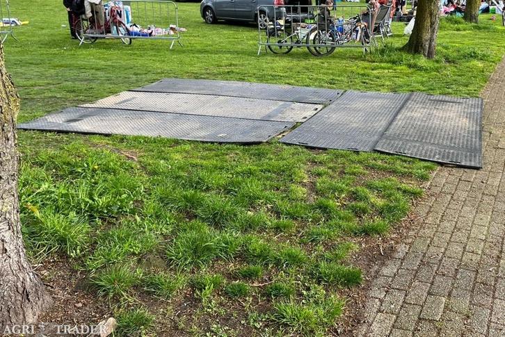 GEBRUIKT | rijplaat 300x100x1,5 cm | Premium kwaliteit, Zakelijke goederen, Machines en Bouw | Transport, Ophalen of Verzenden