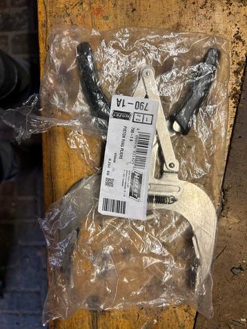 Zuigerveertang Hazet - Montage & Demontage beschikbaar voor biedingen