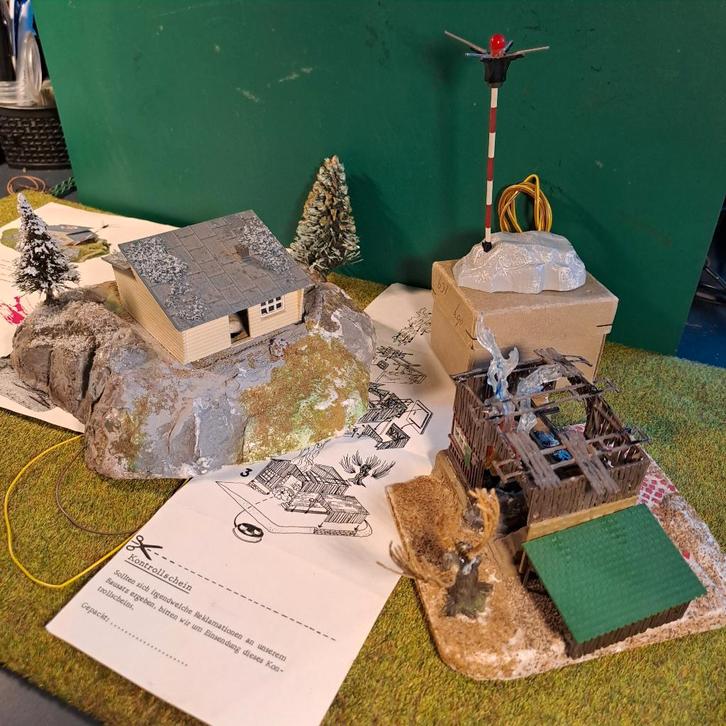 Twee Haug diorama's (jaren 60-70), Hobby en Vrije tijd, Modeltreinen | H0, Gebruikt, Brug, Tunnel of Gebouw, Gelijkstroom, Overige merken