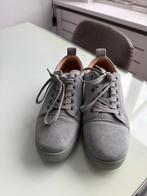 Grijze Louboutin suede sneakers maat 37, Kleding | Heren, Schoenen, Ophalen of Verzenden, Zo goed als nieuw, Overige kleuren
