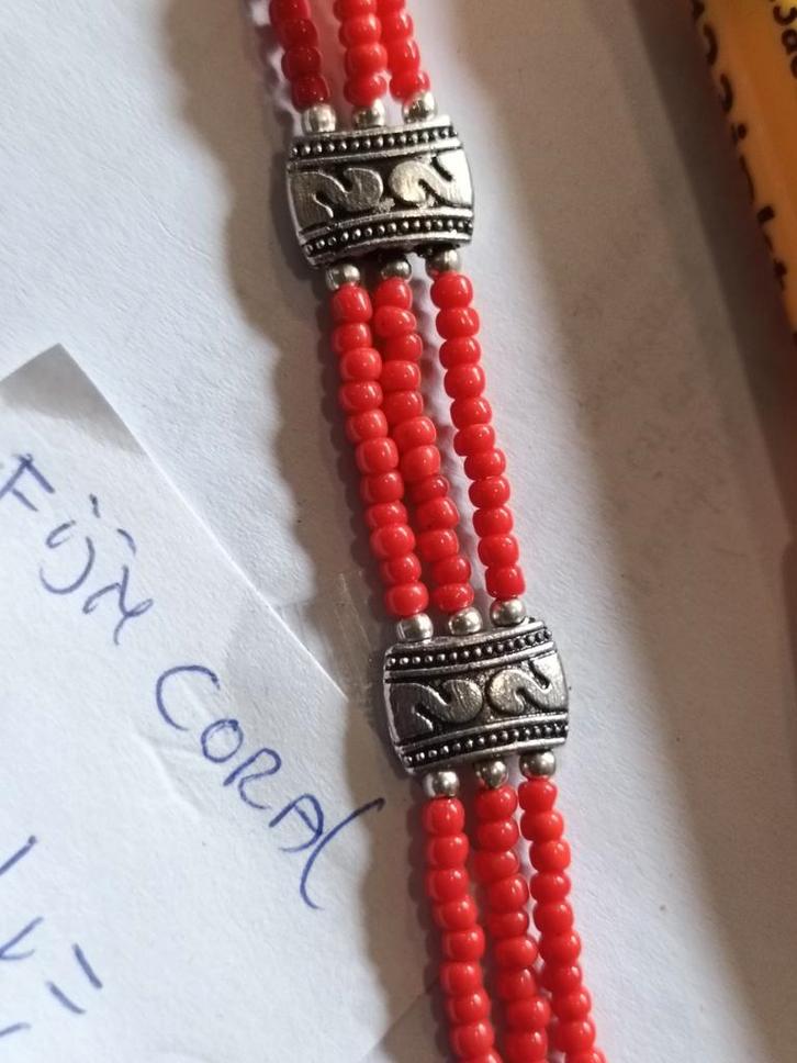 Fijn koral, Sieraden, Tassen en Uiterlijk, Armbanden, Zo goed als nieuw, Overige materialen, Rood, Met bedels of kralen, Ophalen of Verzenden