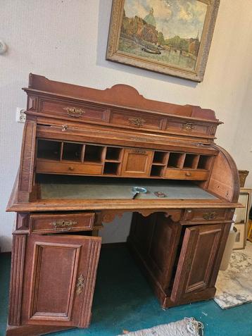Antiek Eikenhouten Bureau met Roldeur beschikbaar voor biedingen