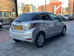 Toyota Yaris 1.5 Full Hybrid Comfort Automaat 5 Deurs Camera, Auto's, Toyota, Euro 5, Gebruikt, 4 cilinders, Bedrijf