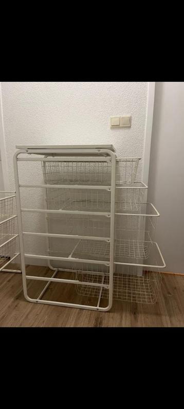 Ladekasten van Ikea.