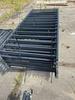 Zwart metalen spijlen hekwerk hekken met staanders en voet, Tuin en Terras, Ophalen of Verzenden, Gebruikt, IJzer, Spijlenhekwerk